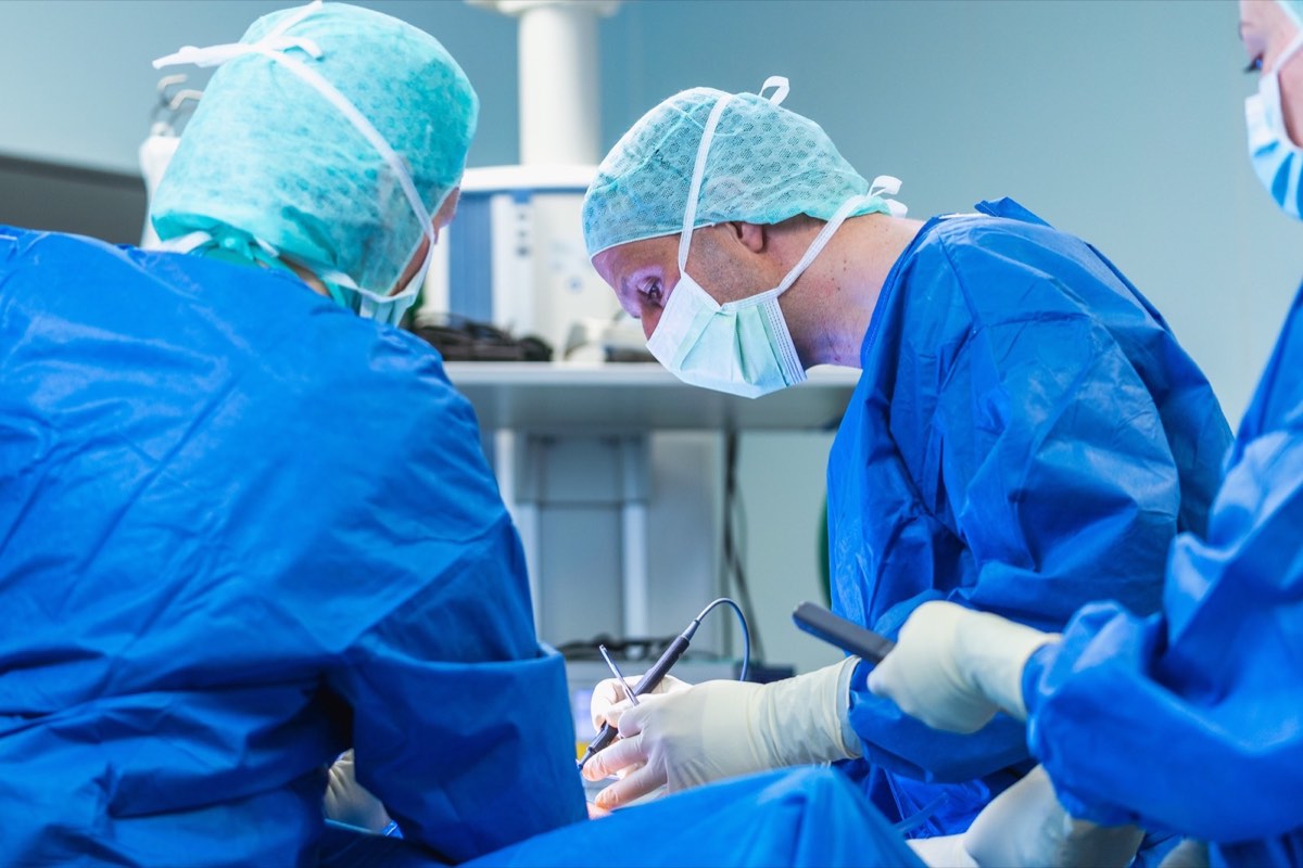 Spezialisierte Kniechirurgie im klinischen Team